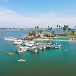 2 Bdrm Condo + Parking In Heart Of Mission Beach!
